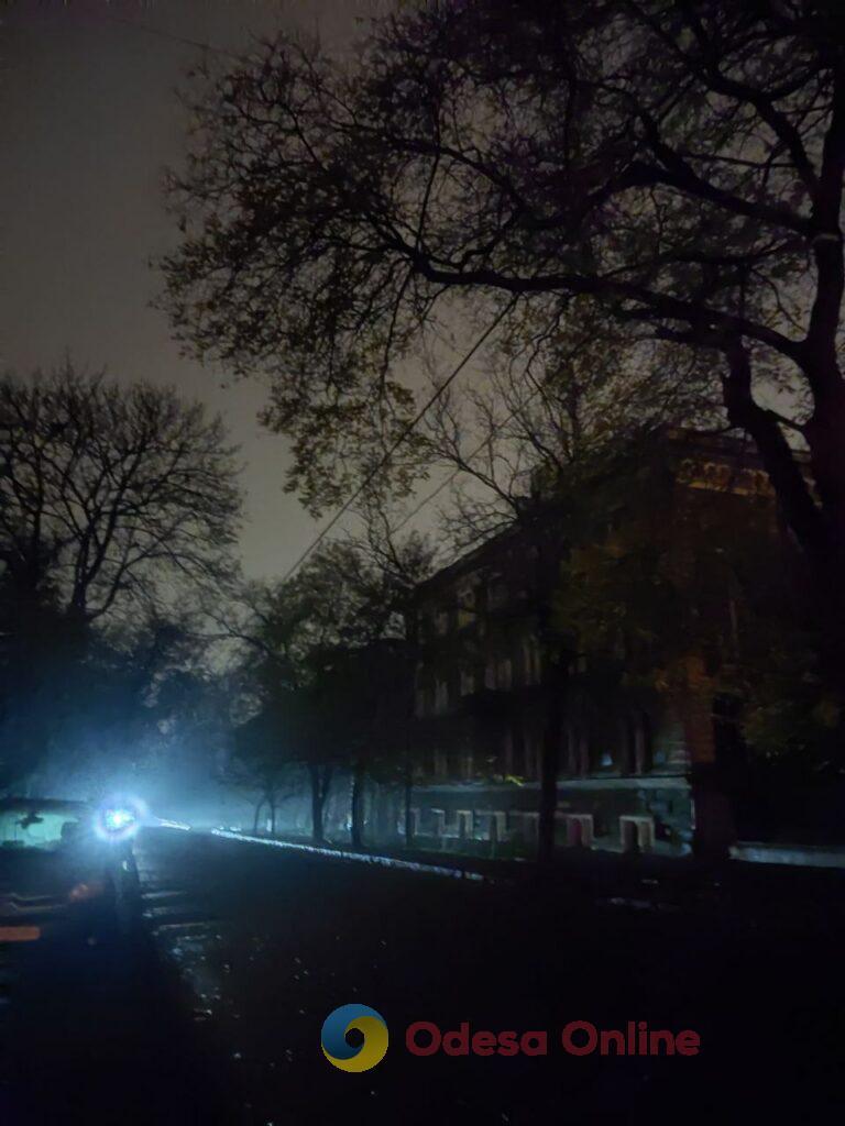 Осінній блекаут перетворює нічну Одесу на місто тіней (фоторепортаж)