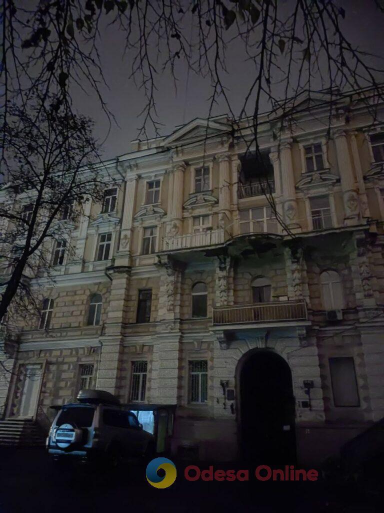 Осенний блэкаут превращает ночную Одессу в город теней (фоторепортаж) Осенний блэкаут превращает ночную Одессу в город теней (фоторепортаж)