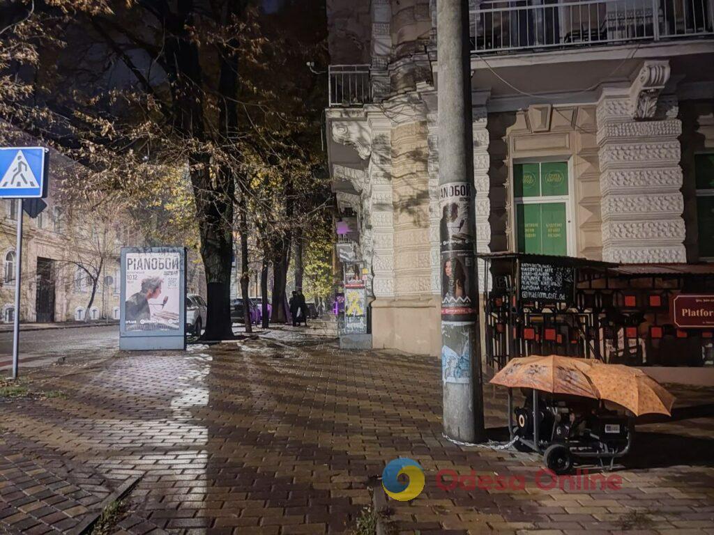 Осінній блекаут перетворює нічну Одесу на місто тіней (фоторепортаж)