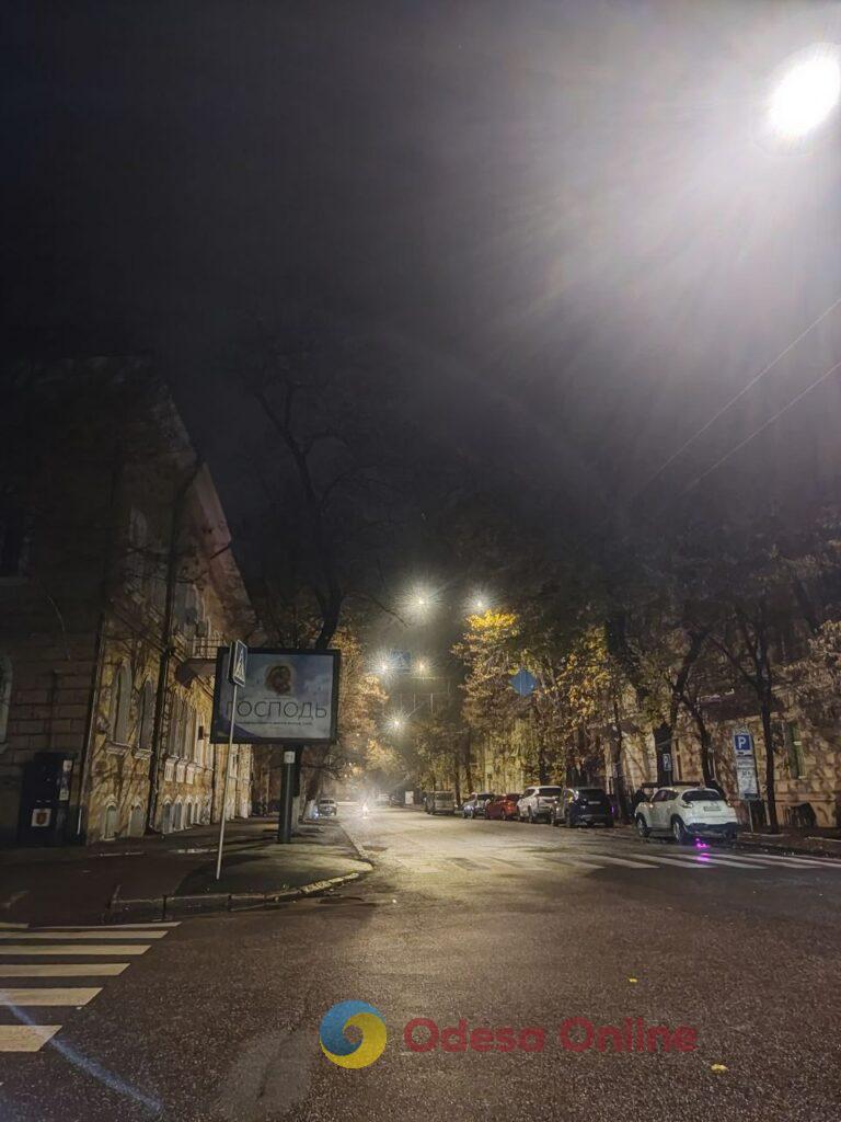 Осенний блэкаут превращает ночную Одессу в город теней (фоторепортаж) Осенний блэкаут превращает ночную Одессу в город теней (фоторепортаж)