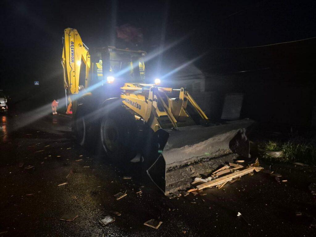 В Одесі ліквідовують наслідки нічного обстрілу: пошкоджені житлові будинки та СТО