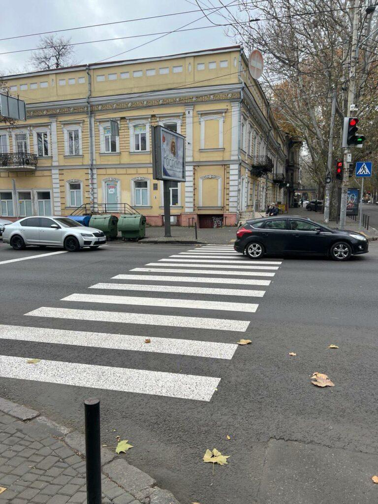 В Одесі оновили дорожню розмітку на восьми локаціях