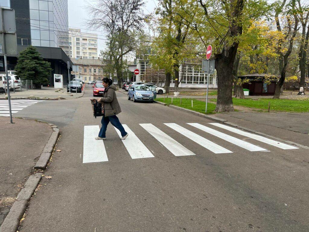 В Одесі оновили дорожню розмітку на восьми локаціях
