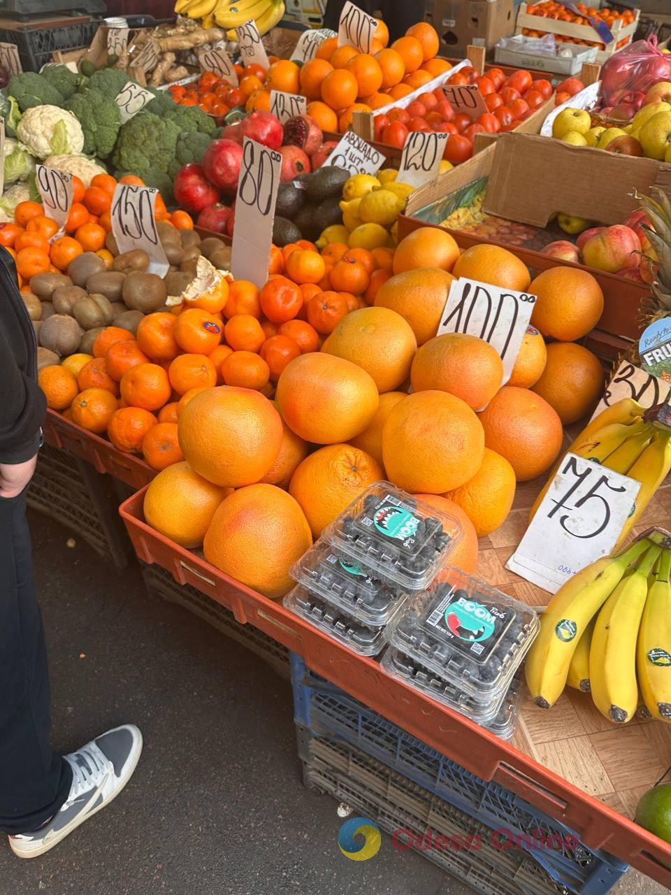 Мандарины, свинина и сладкий перец: субботние цены на одесском Привозе