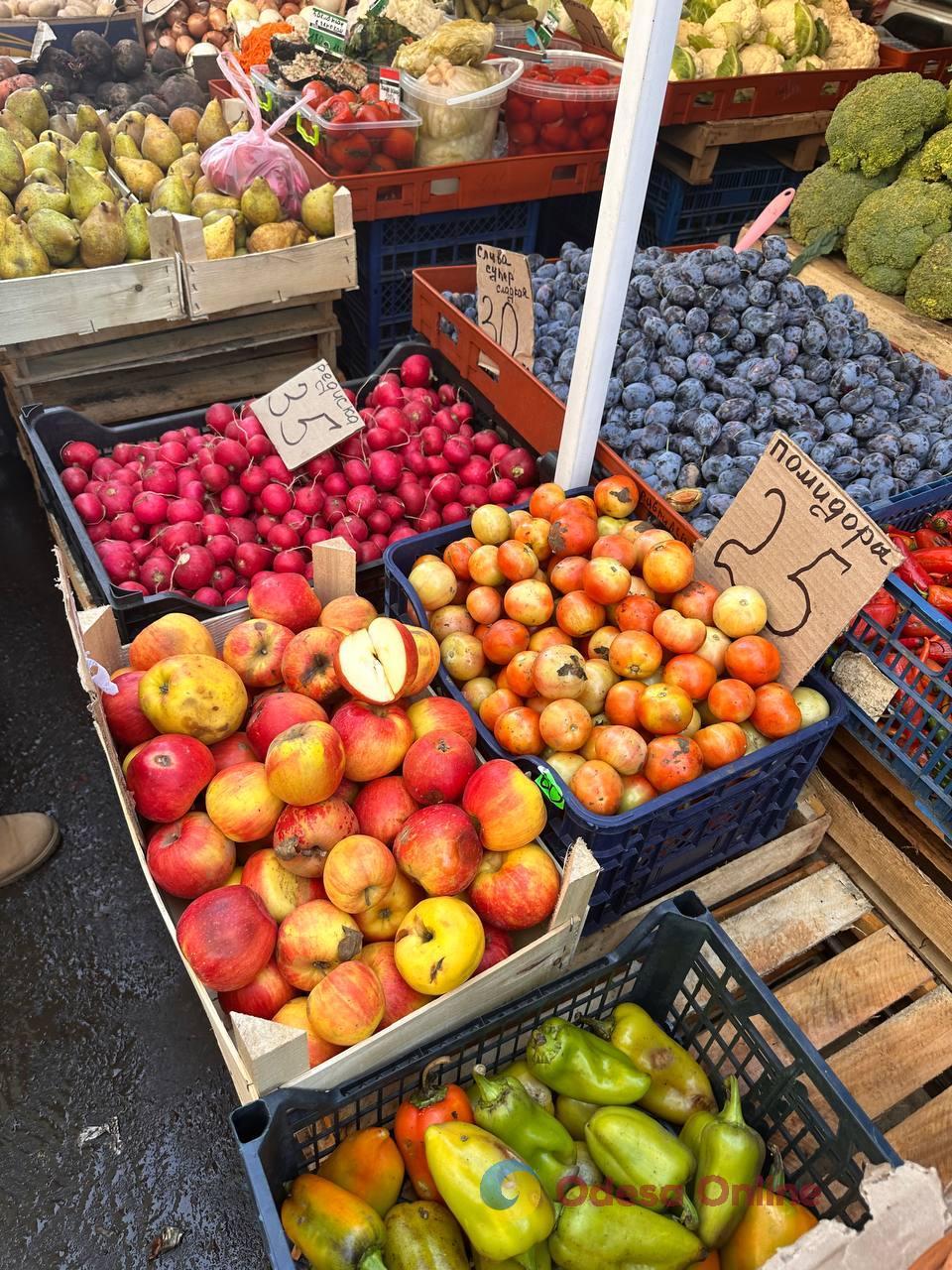 Мандарины, свинина и сладкий перец: субботние цены на одесском Привозе