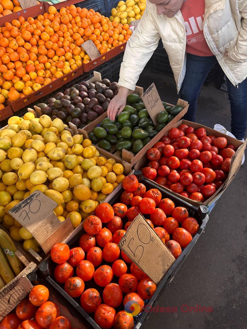 Мандарины, свинина и сладкий перец: субботние цены на одесском Привозе