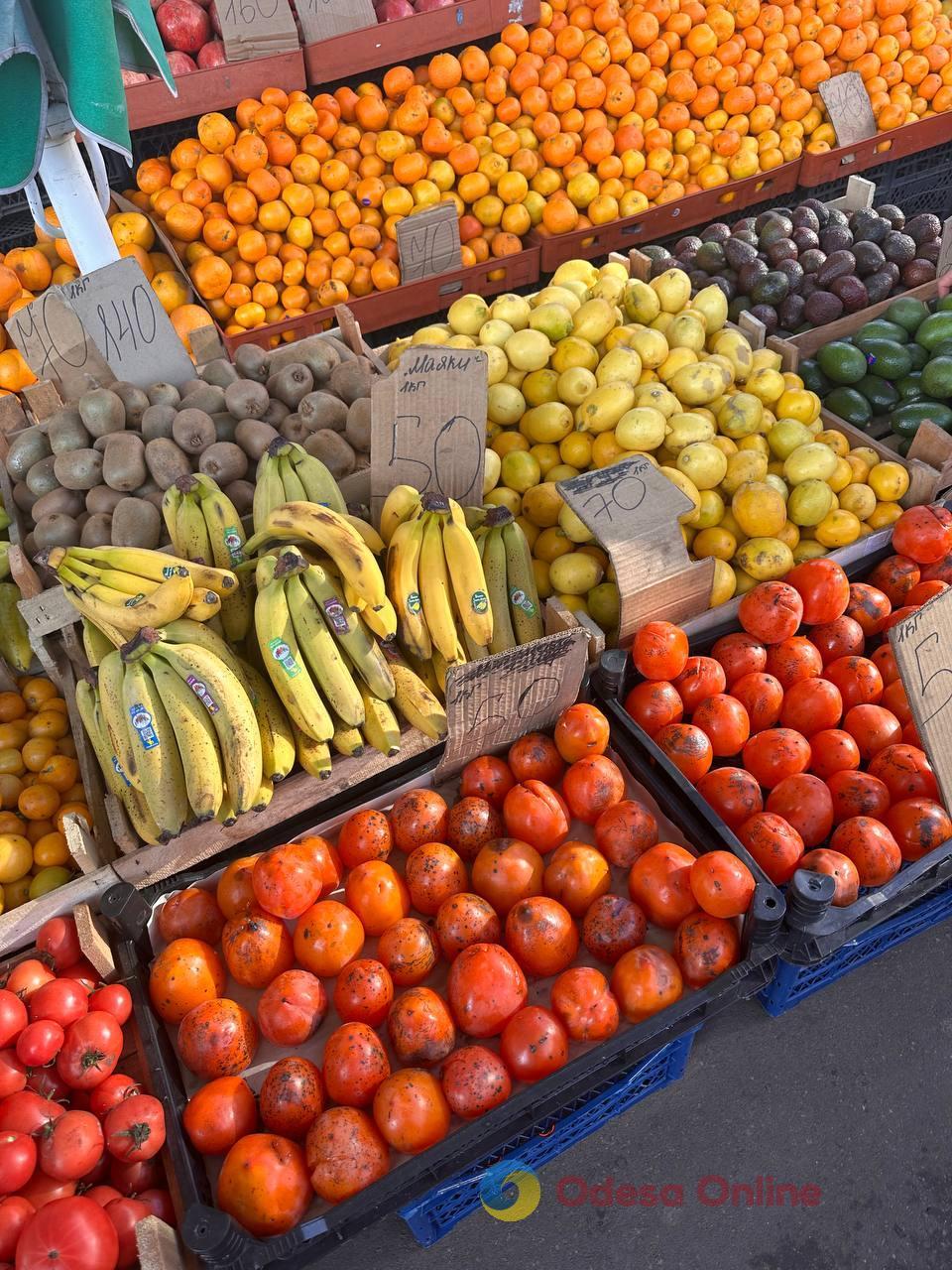 Мандарины, свинина и сладкий перец: субботние цены на одесском Привозе