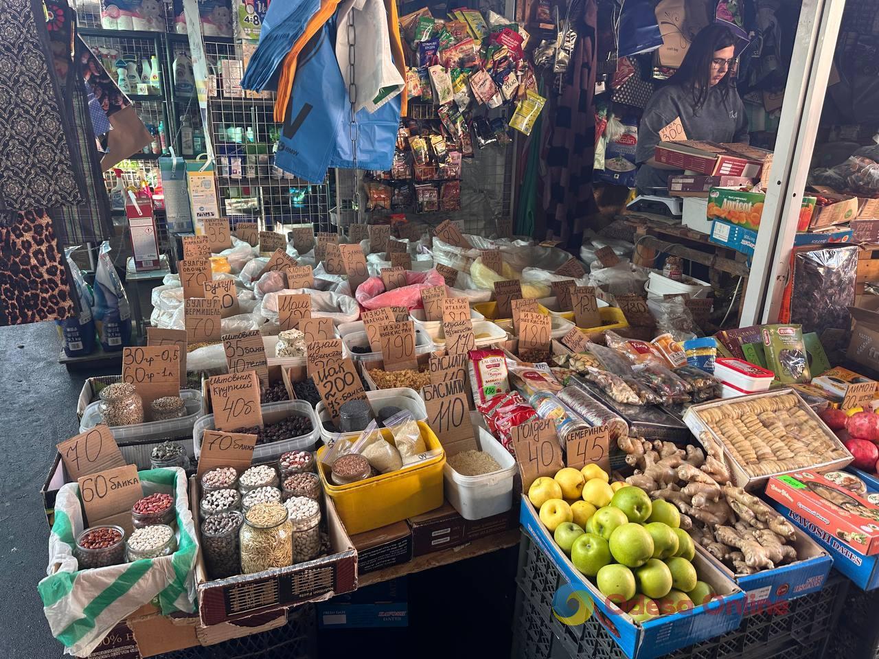 Мандарины, свинина и сладкий перец: субботние цены на одесском Привозе