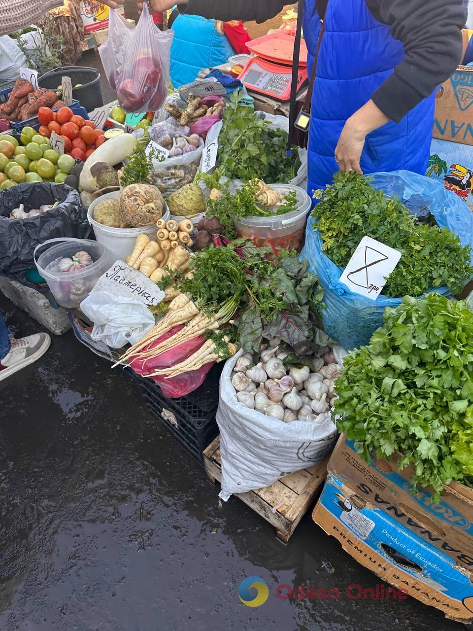 Мандарины, свинина и сладкий перец: субботние цены на одесском Привозе