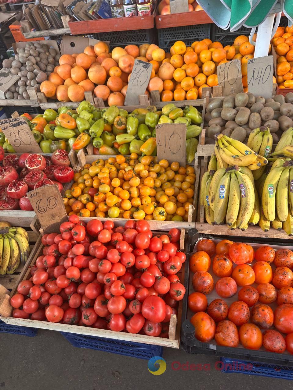 Мандарины, свинина и сладкий перец: субботние цены на одесском Привозе