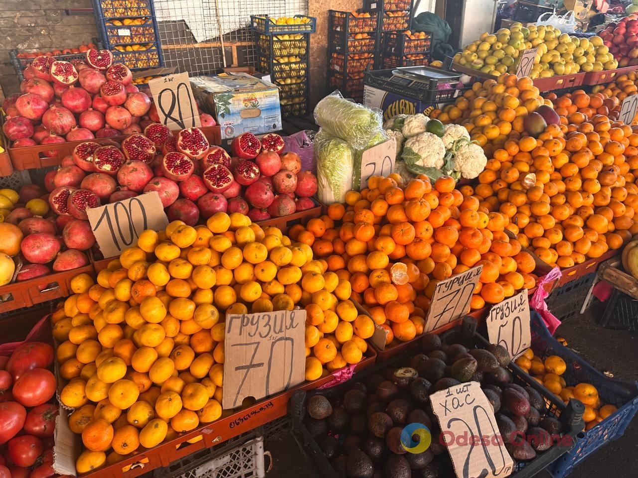 Мандарины, свинина и сладкий перец: субботние цены на одесском Привозе