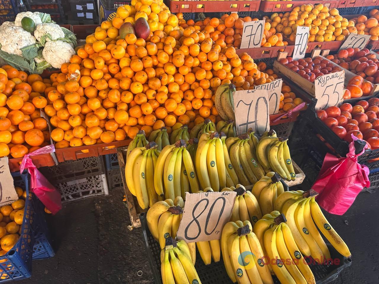 Мандарины, свинина и сладкий перец: субботние цены на одесском Привозе