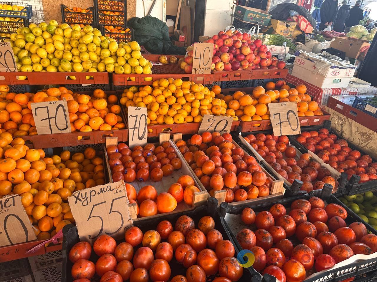 Мандарины, свинина и сладкий перец: субботние цены на одесском Привозе