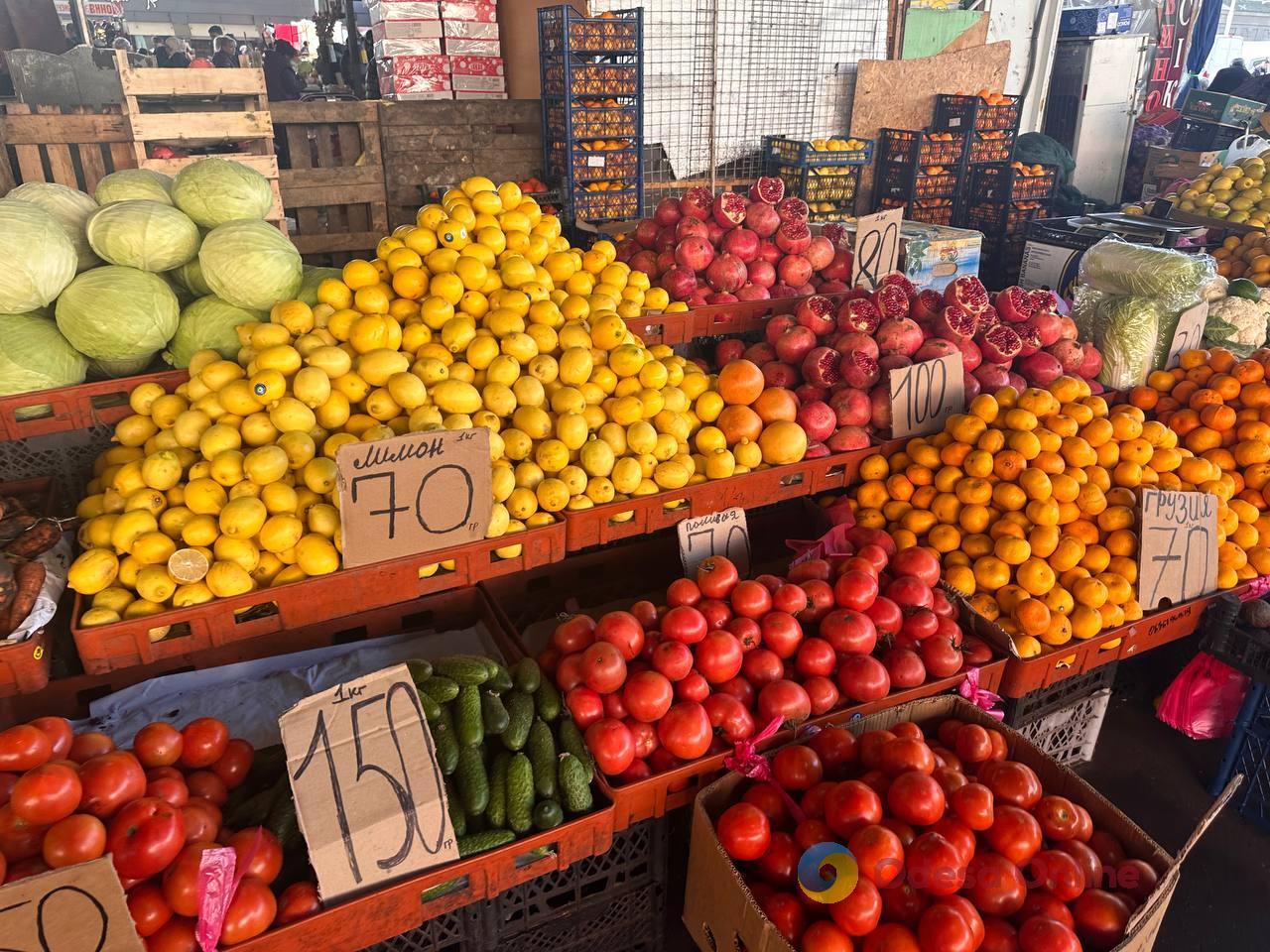 Мандарины, свинина и сладкий перец: субботние цены на одесском Привозе