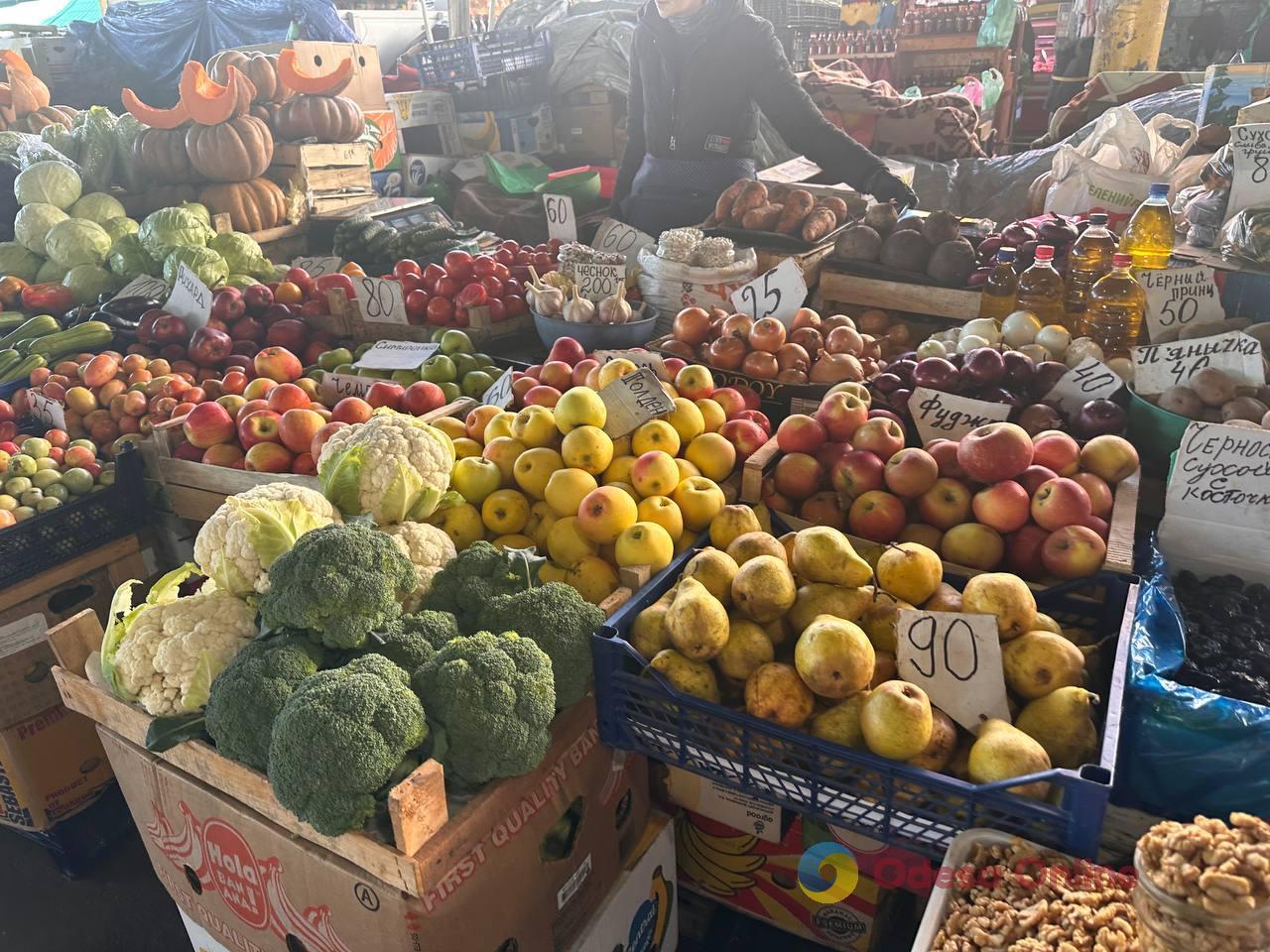 Мандарины, свинина и сладкий перец: субботние цены на одесском Привозе