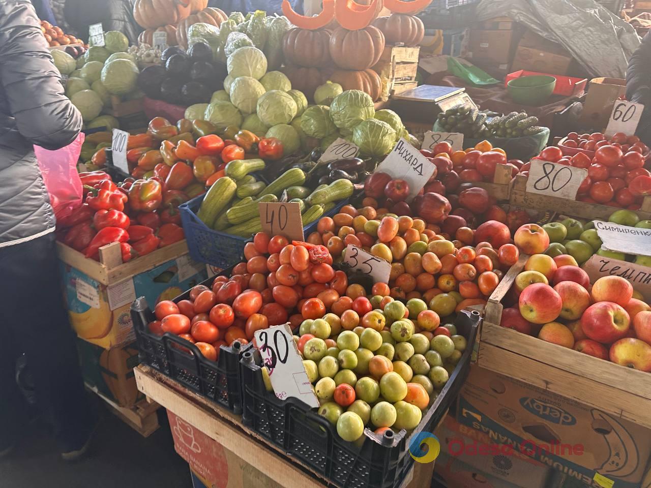 Мандарины, свинина и сладкий перец: субботние цены на одесском Привозе