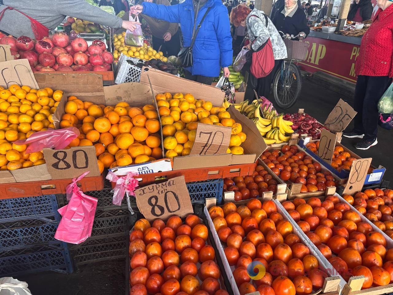 Мандарины, свинина и сладкий перец: субботние цены на одесском Привозе