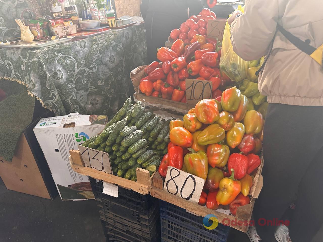 Мандарины, свинина и сладкий перец: субботние цены на одесском Привозе