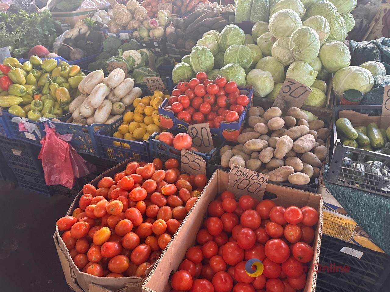 Мандарины, свинина и сладкий перец: субботние цены на одесском Привозе