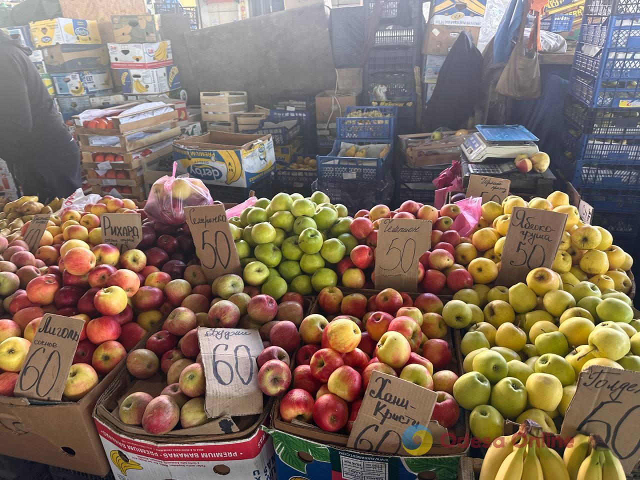 Мандарины, свинина и сладкий перец: субботние цены на одесском Привозе