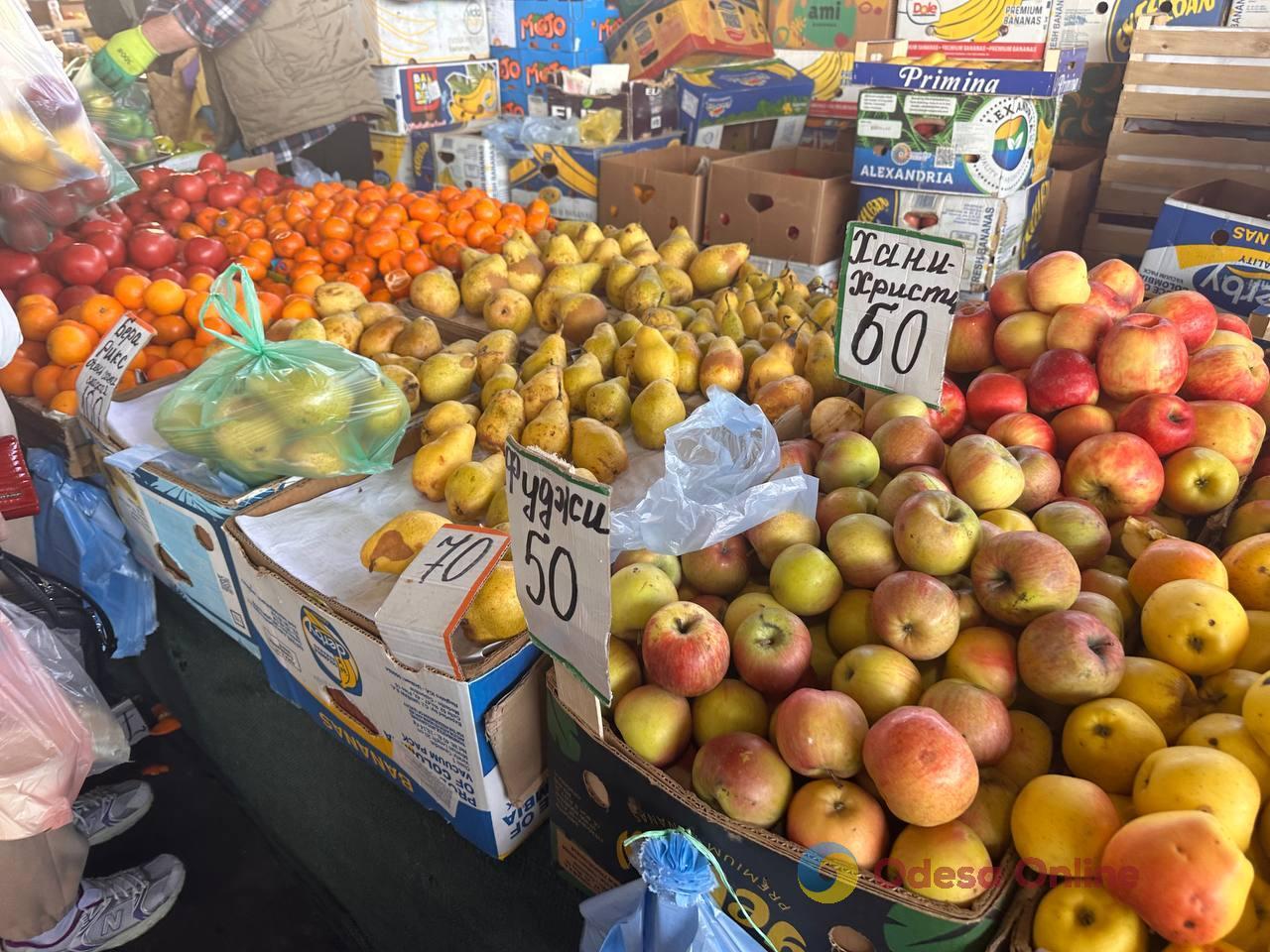 Мандарины, свинина и сладкий перец: субботние цены на одесском Привозе