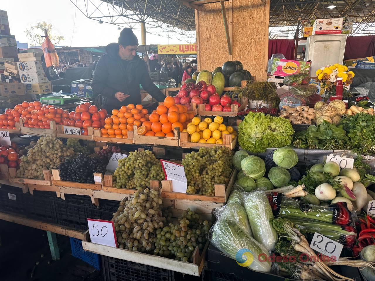 Мандарины, свинина и сладкий перец: субботние цены на одесском Привозе