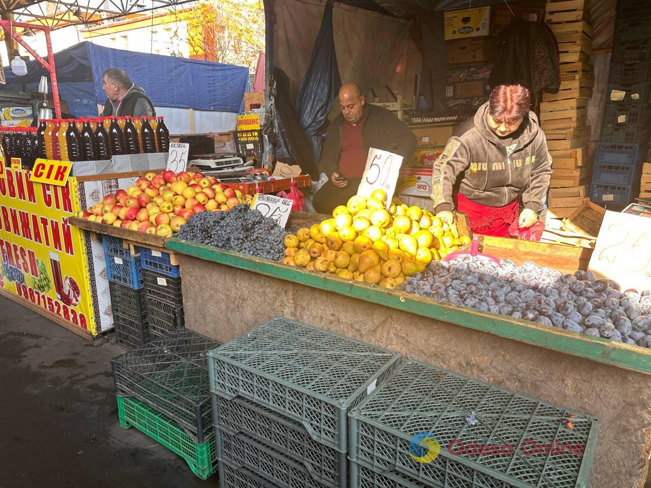 Мандарины, свинина и сладкий перец: субботние цены на одесском Привозе