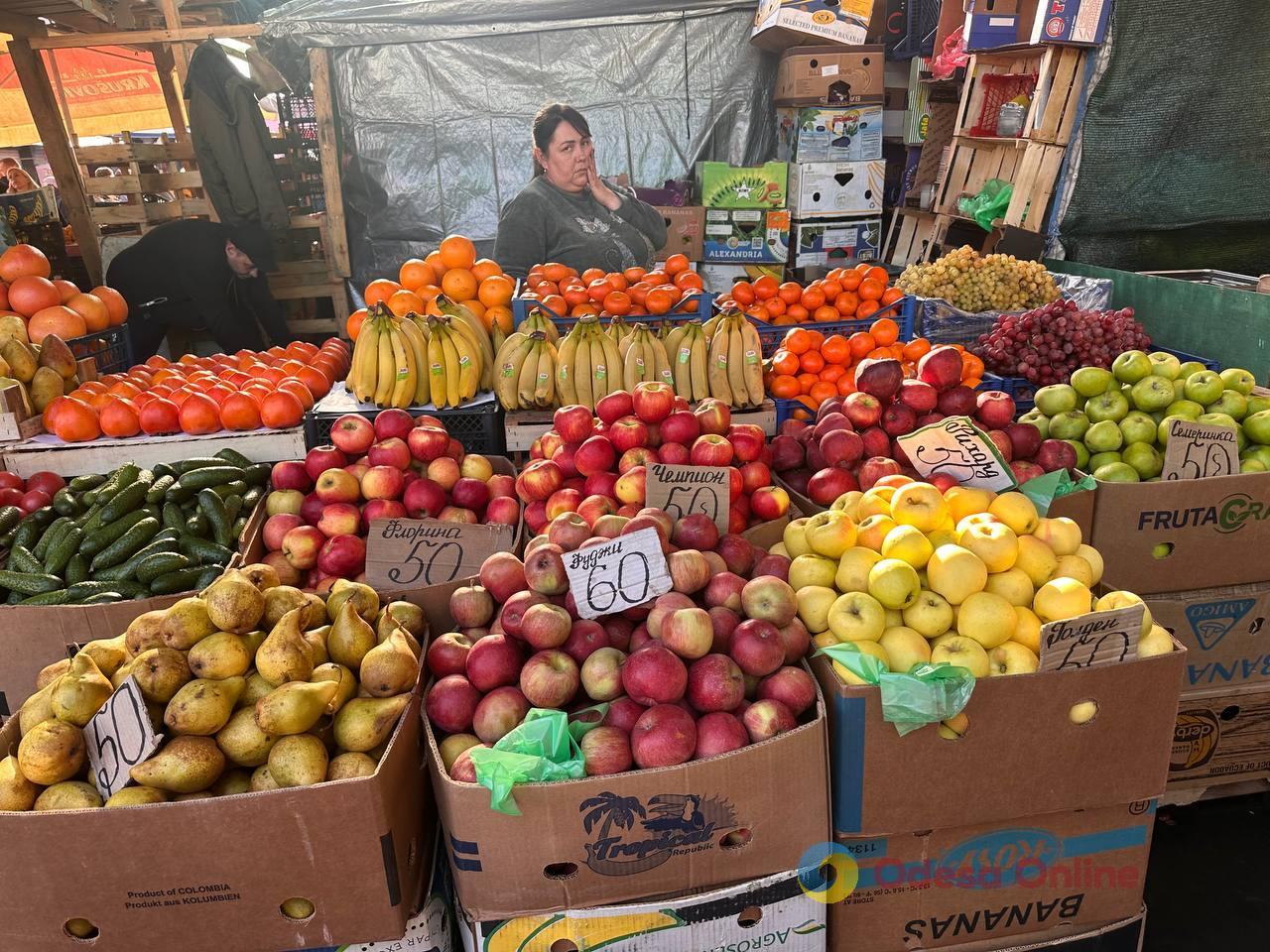 Мандарины, свинина и сладкий перец: субботние цены на одесском Привозе