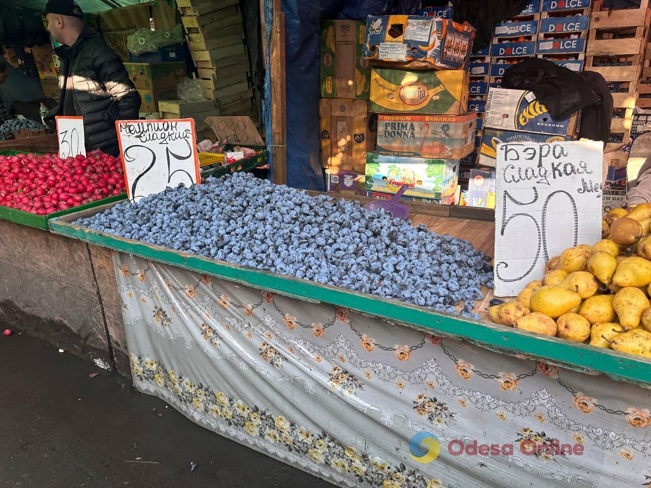 Мандарины, свинина и сладкий перец: субботние цены на одесском Привозе