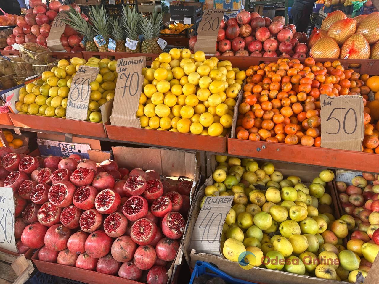 Мандарины, свинина и сладкий перец: субботние цены на одесском Привозе