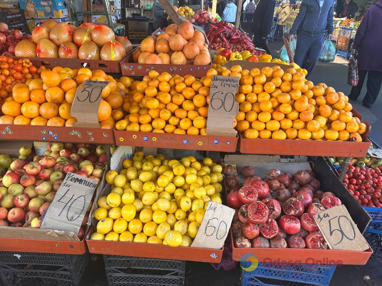 Мандарины, свинина и сладкий перец: субботние цены на одесском Привозе