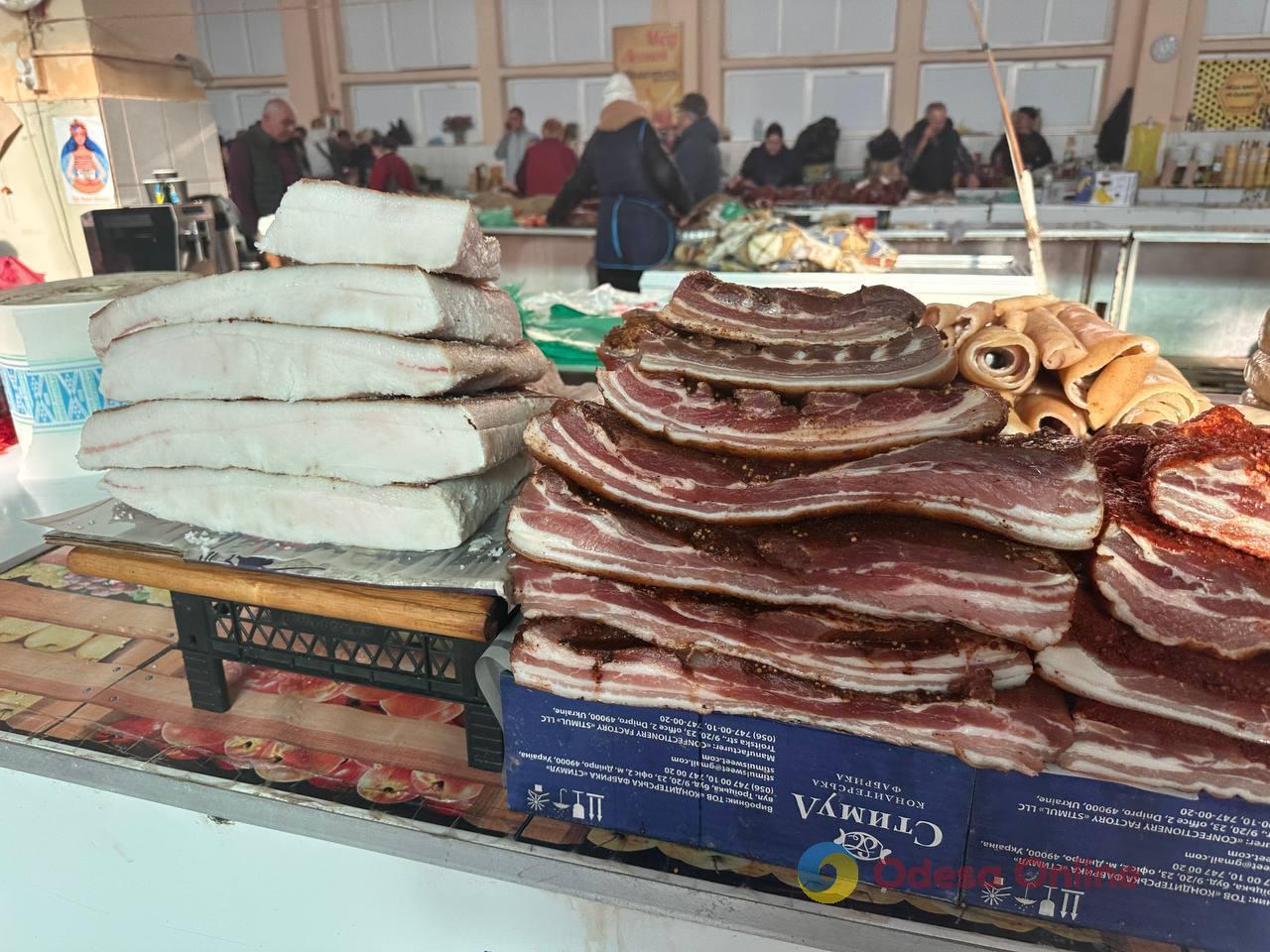 Мандарины, свинина и сладкий перец: субботние цены на одесском Привозе