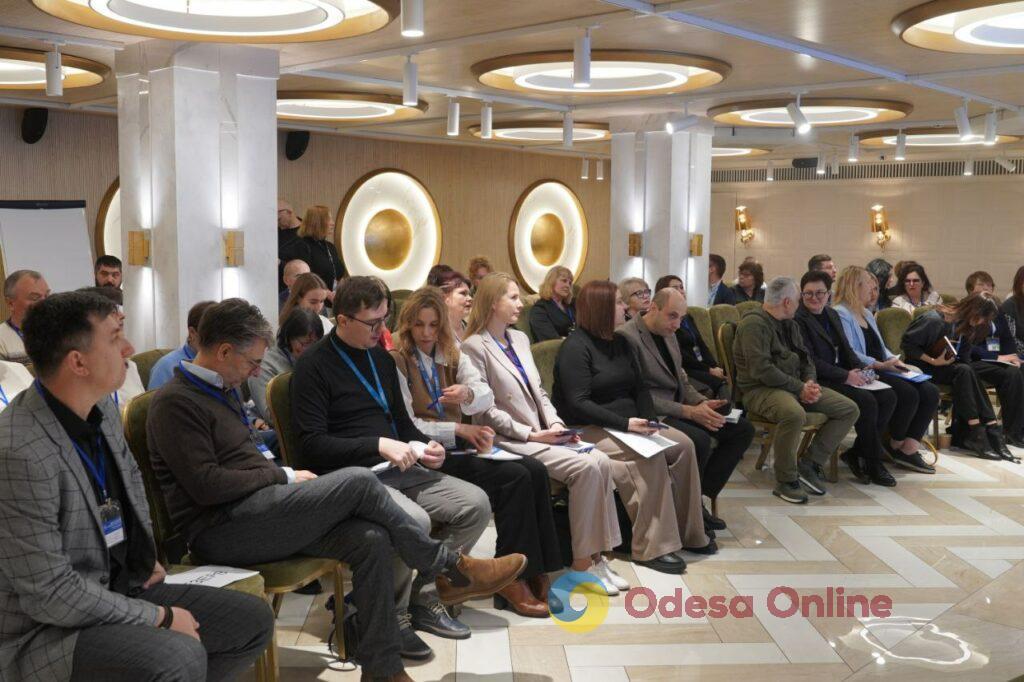 Як допомогти українцям відновити власне життя: громади трьох областей поділилися досвідом на форумі в Одесі