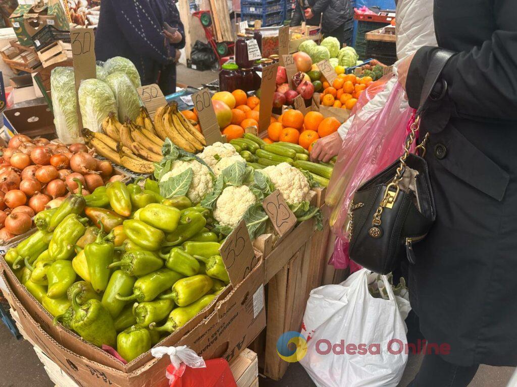 Шарон, грудинка та гриби: суботні ціни на одеському Привозі