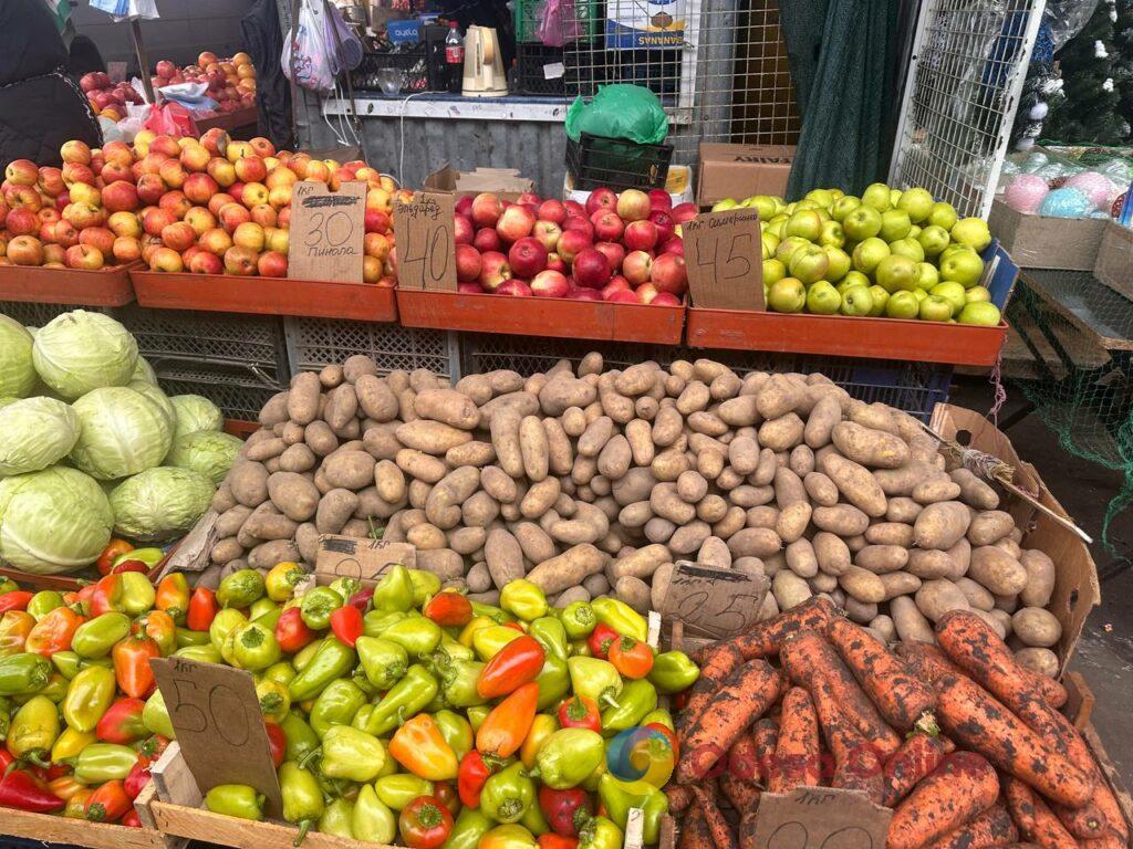 Шарон, грудинка та гриби: суботні ціни на одеському Привозі