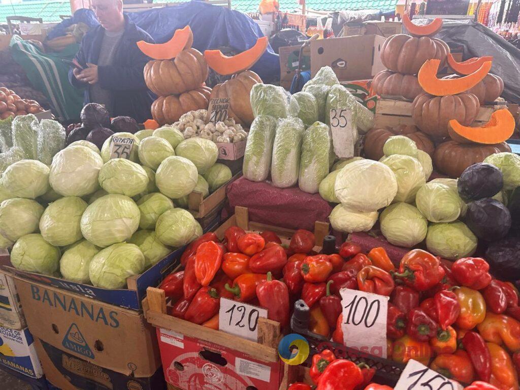 Шарон, грудинка та гриби: суботні ціни на одеському Привозі