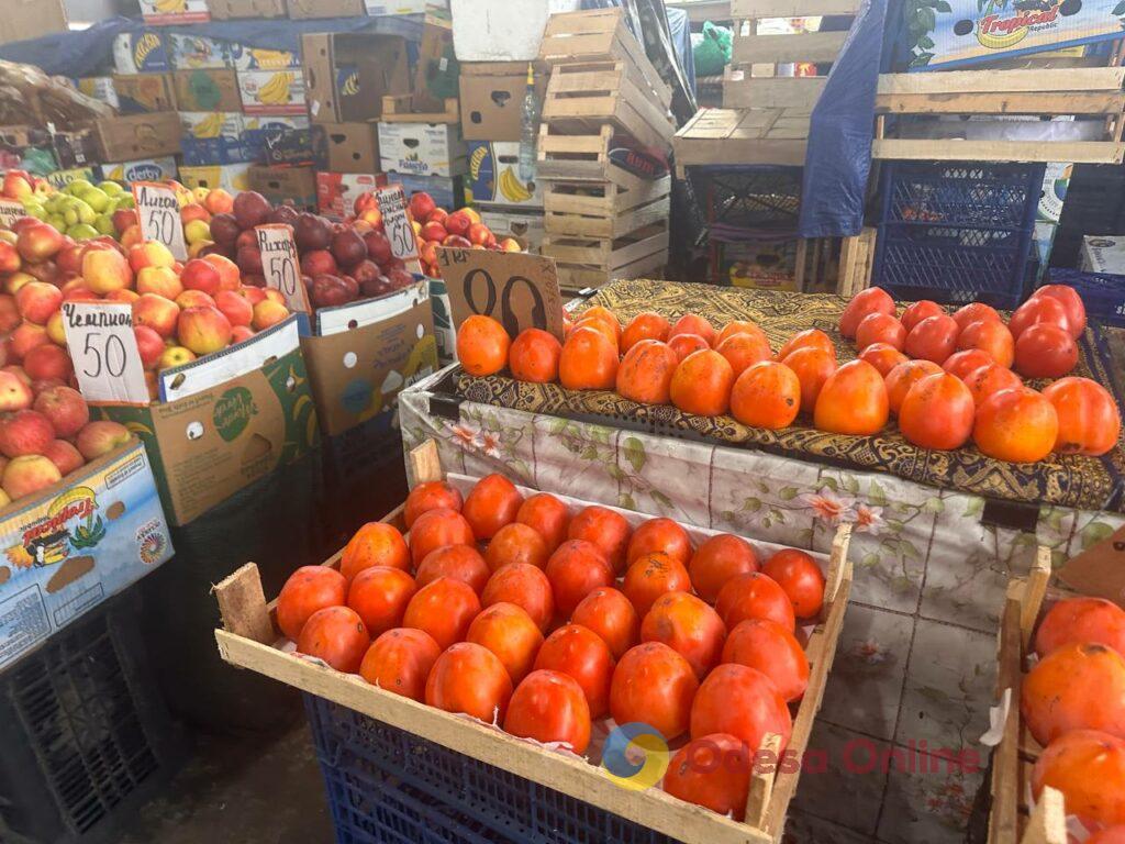 Шарон, грудинка та гриби: суботні ціни на одеському Привозі