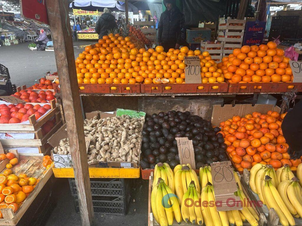 Шарон, грудинка та гриби: суботні ціни на одеському Привозі