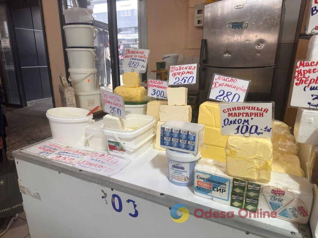 Шарон, грудинка та гриби: суботні ціни на одеському Привозі