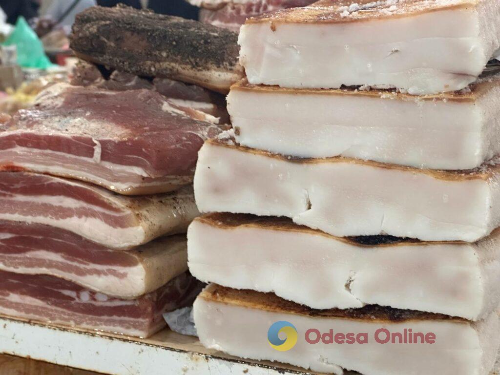 Шарон, грудинка та гриби: суботні ціни на одеському Привозі