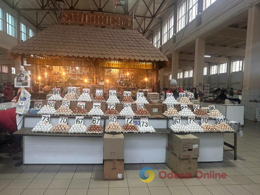 Шарон, грудинка та гриби: суботні ціни на одеському Привозі