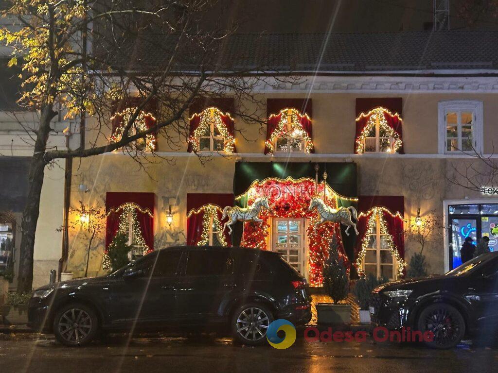Різдвяна феєрія: Одеса стрімко готується до зимових свят