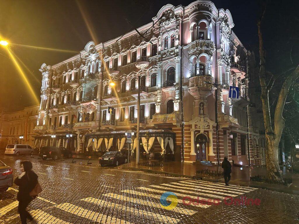 Різдвяна феєрія: Одеса стрімко готується до зимових свят