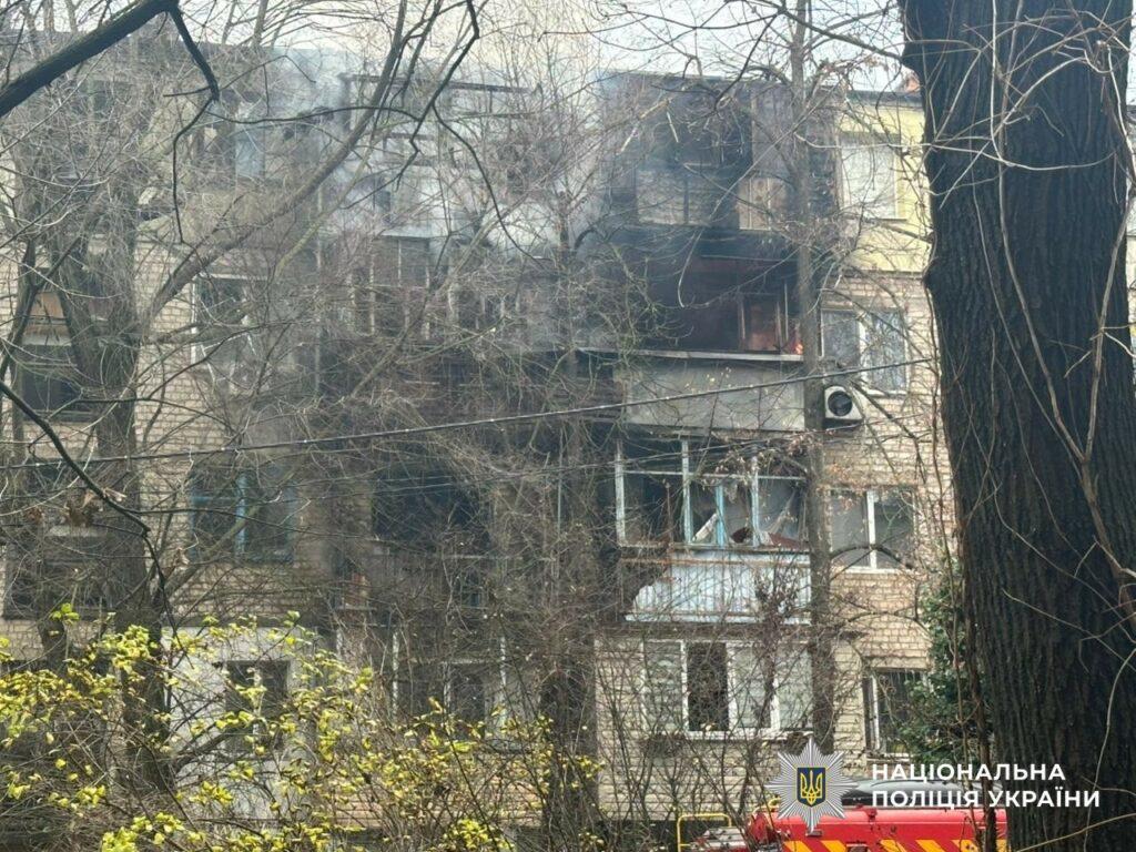 Один человек погиб и 12 ранены: последствия российских обстрелов Херсонской области