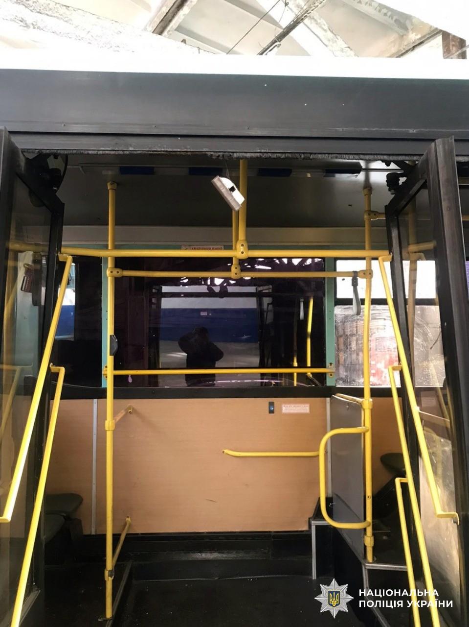 Трое людей погибли и девять пострадали в результате российских атак по Херсонской области Трое людей погибли и девять пострадали в результате российских атак по Херсонской области