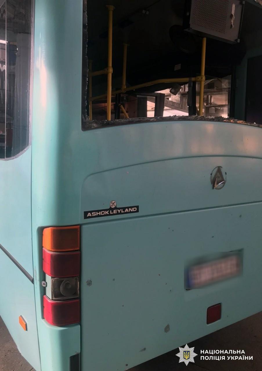 Трое людей погибли и девять пострадали в результате российских атак по Херсонской области Трое людей погибли и девять пострадали в результате российских атак по Херсонской области