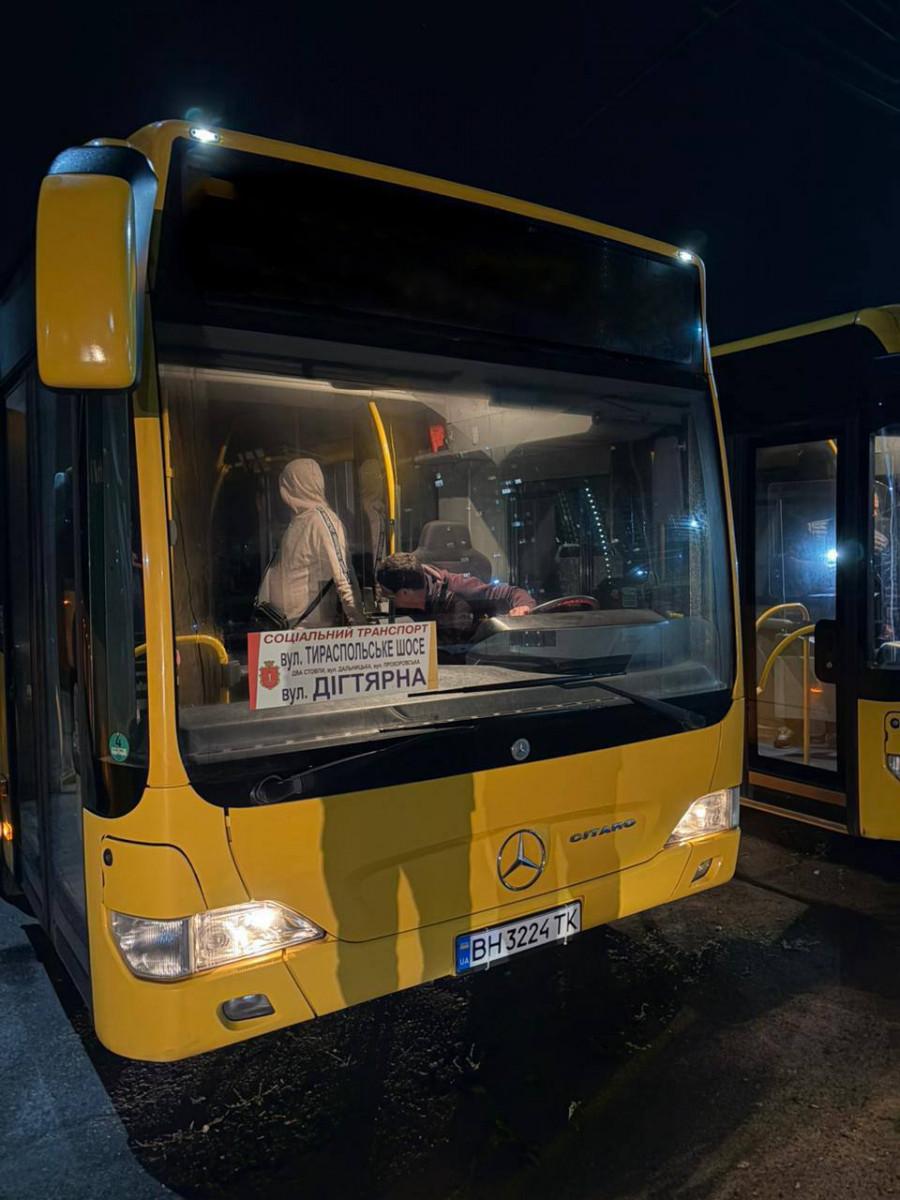 В Одесі збільшили кількість соціальних автобусів та внесли зміни в схеми руху