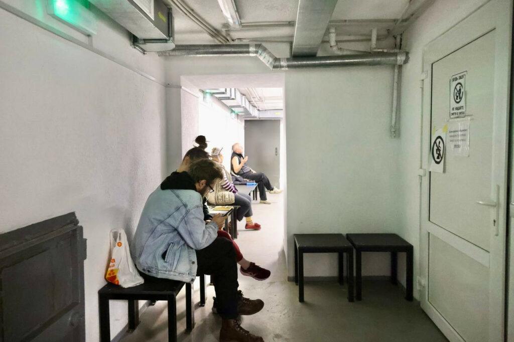 Життя в темряві: одесити адаптуються до умов затяжного блекауту Жизнь в темноте: одесситы адаптируются к условиям затяжного блэкаута