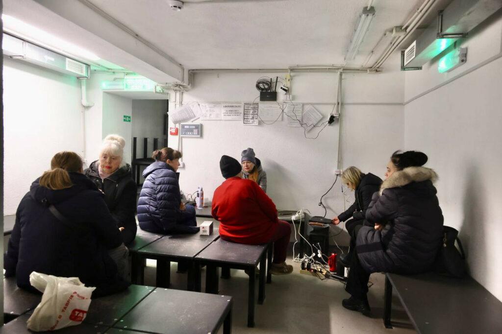 Життя в темряві: одесити адаптуються до умов затяжного блекауту Жизнь в темноте: одесситы адаптируются к условиям затяжного блэкаута