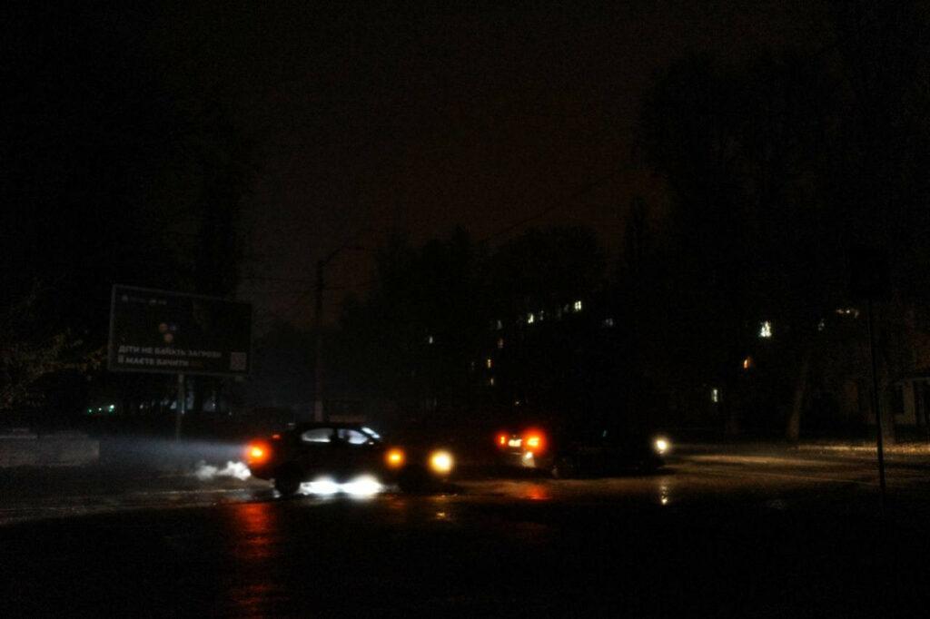 Життя в темряві: одесити адаптуються до умов затяжного блекауту Жизнь в темноте: одесситы адаптируются к условиям затяжного блэкаута